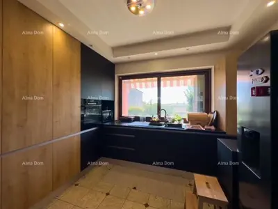 Villa 258 m², Bale, Pool und Gästehaus - 16