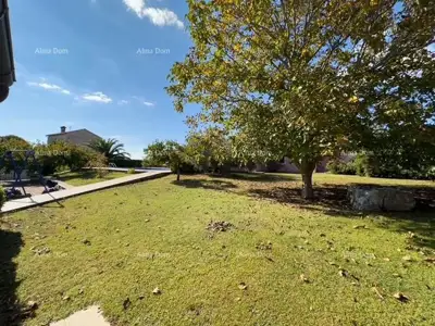 Villa 258 m², Bale, Pool und Gästehaus - 7