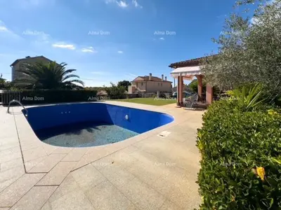 Villa 258 m², Bale, Pool und Gästehaus - 10