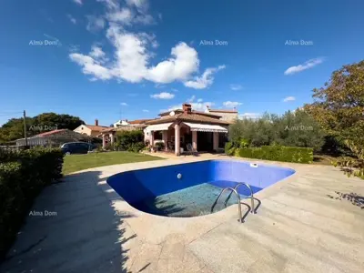 Villa 258 m², Bale, Pool und Gästehaus - 2