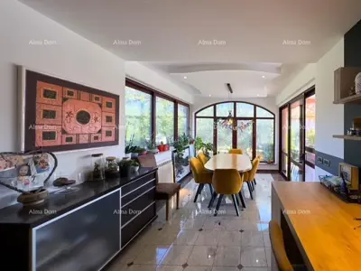 Villa 258 m², Bale, Pool und Gästehaus - 17