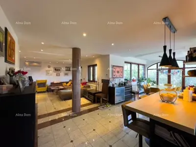 Villa 258 m², Bale, Pool und Gästehaus - 11