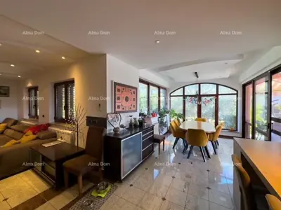 Villa 258 m², Bale, Pool und Gästehaus - 12