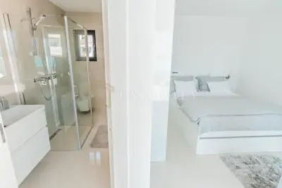 Vila-Penthouse u Pobrima, pogled na more i bazen - 18