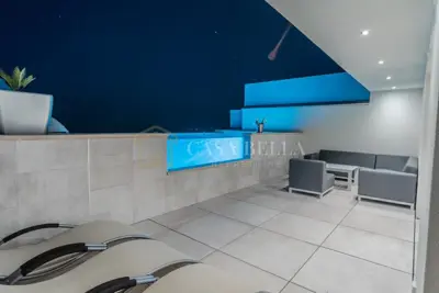 Vila-Penthouse u Pobrima, pogled na more i bazen - 4