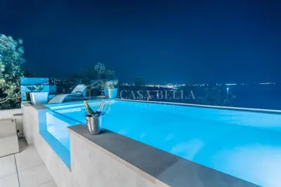 Vila-Penthouse u Pobrima, pogled na more i bazen
