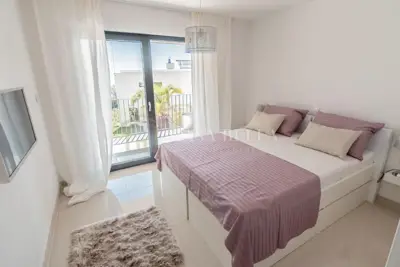 Vila-Penthouse u Pobrima, pogled na more i bazen - 15
