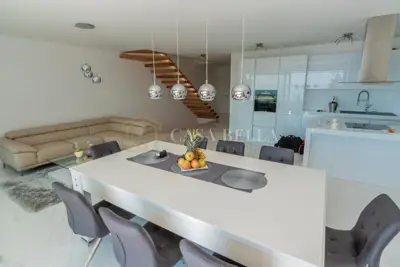Vila-Penthouse u Pobrima, pogled na more i bazen - 12