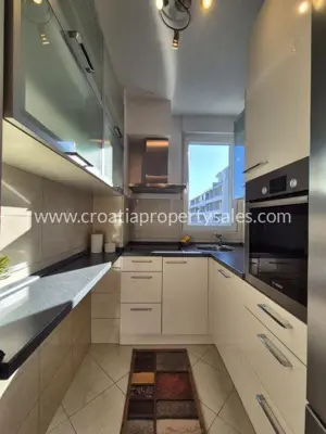 Stan 53,50 m², Split - pogled na more i lođa - 4