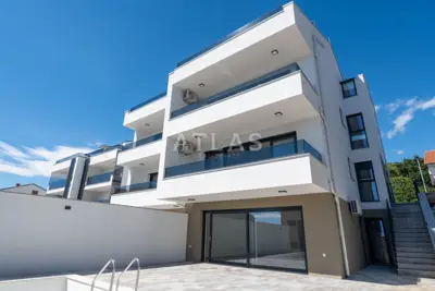 Stan 127 m², Dramalj - privatni bazen i pogled na more