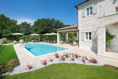 Villa 5,810 m², Sveti Lovreč - luxury project and private land - 2