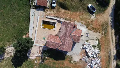 House 190 m², Svetvinčenat - peaceful location in greenery - 16