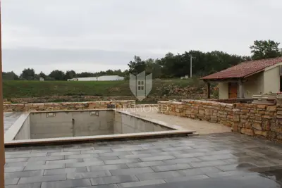 House 190 m², Svetvinčenat - peaceful location in greenery - 13