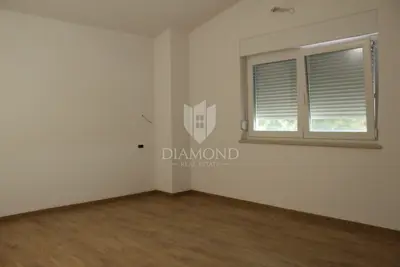 House 190 m², Svetvinčenat - peaceful location in greenery - 11
