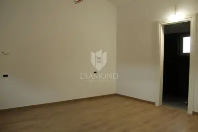 House 190 m², Svetvinčenat - peaceful location in greenery - 9