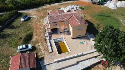 House 190 m², Svetvinčenat - peaceful location in greenery - 14