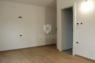 House 190 m², Svetvinčenat - peaceful location in greenery - 12