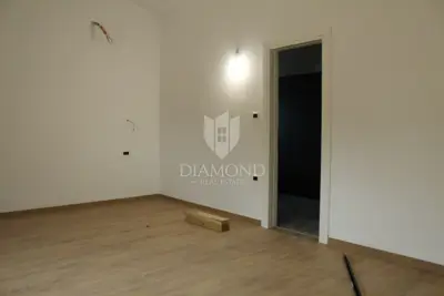 House 190 m², Svetvinčenat - peaceful location in greenery - 5