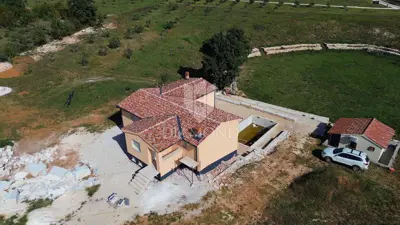 Kuća 190 m², Svetvinčenat - mirna lokacija u zelenilu