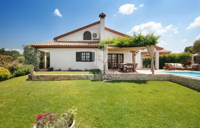 Kuća 330 m², Poreč - bazen i mirna lokacija