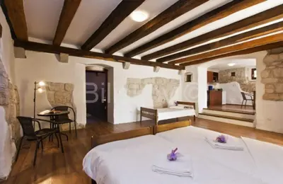 Vile 850 m², Višnjan - tradicija i elegancija - 11
