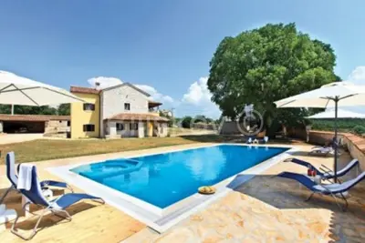 Vile 850 m², Višnjan - tradicija i elegancija - 7