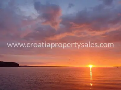 Građevinsko zemljište 1.375 m², Rtina - 200 m od mora