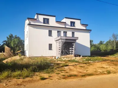 Poreč, okolica, peterosoban stan na drugom katu! - 2