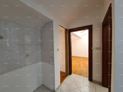 Ausgezeichnete Gelegenheit! Verkauf einer Wohnung in Top-Lage, Medulin! Fünf Minuten gemütlicher Spaziergang zum Meer und zu den Stränden. U - 10
