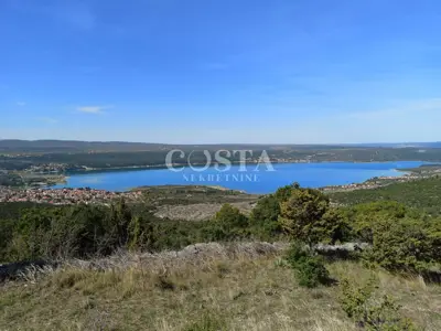 Zemljište 7.428 m², Gornji Karin - zelena zona i pristupni put