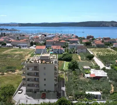 Stan 85 m², Seget Donji - pogled na more i veliki balkon - 11