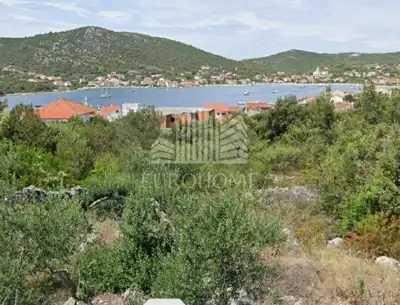 Građevinsko zemljište 592 m², Vinišće - panoramski pogled na more