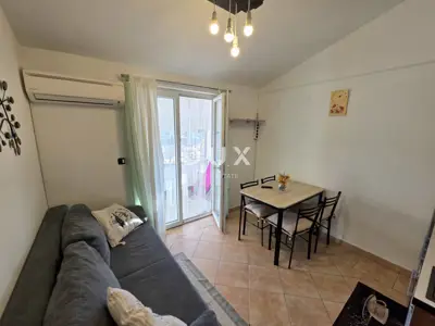 Wohnung 32 m², Nova Veruda, Pula - Loggia und Blick ins Grüne