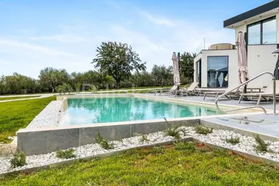 Kaštelir, luksuzna vila, bazen - 4