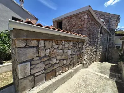 Kamena kuća s okućnicom, Betina - uz more i građevinska dozvola - 3