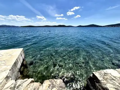 Kamena kuća s okućnicom, Betina - uz more i građevinska dozvola - 2
