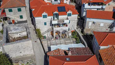 Čiovo, Slatine, kamena kuća s apartmanima