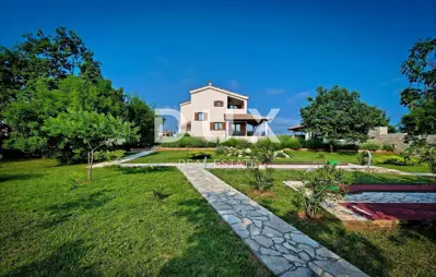 Haus 294 m², Svetvinčenat - Pool und Garten