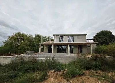 Kuća 156 m², Tinjan - infinity bazen i mirna lokacija