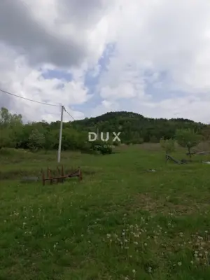 Grundstück in Motovun, 53.183 m², Bauland 5.572 m² - 4
