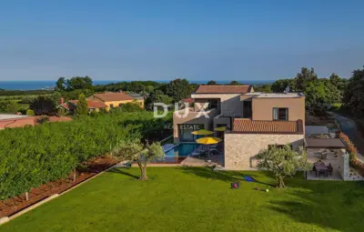 Haus zum Kauf in Poreč, 270 m²