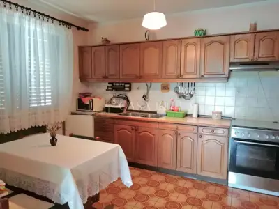 Kuća 300 m², Grižane-Belgrad - mirno okruženje i pogled