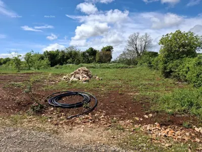 Marčana, Građevinsko zemljište, 845 m², s projektom i dozvolom – 3 km od mora