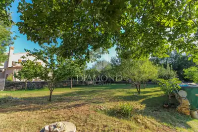 Building plot 1,345 m², Svetvinčenat - by the road - 2