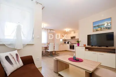 Kuća 162 m², Galižana - 4 apartmana i pogled na more