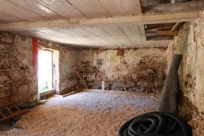 House 90 m², Buje surroundings - 3 bedrooms - 9