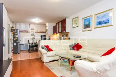 Wohnung 93 m², Gajnice, 4 Zimmer und Loggia