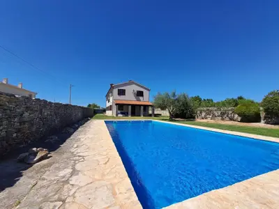 House for sale in Sveti Lovreč, 313,5 m²