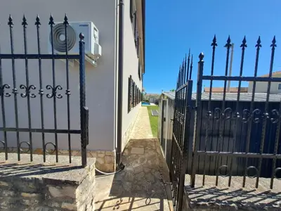 Haus zum Kauf in Sveti Lovreč, 313,5 m² - 10