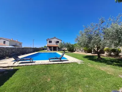 Haus zum Kauf in Sveti Lovreč, 313,5 m² - 3